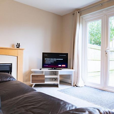 Entire 4 Bed Cosy Luxury Spacious House Χάντινγκτον Εξωτερικό φωτογραφία