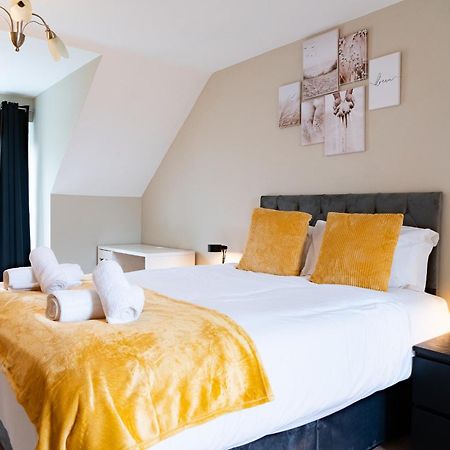 Entire 4 Bed Cosy Luxury Spacious House Χάντινγκτον Εξωτερικό φωτογραφία