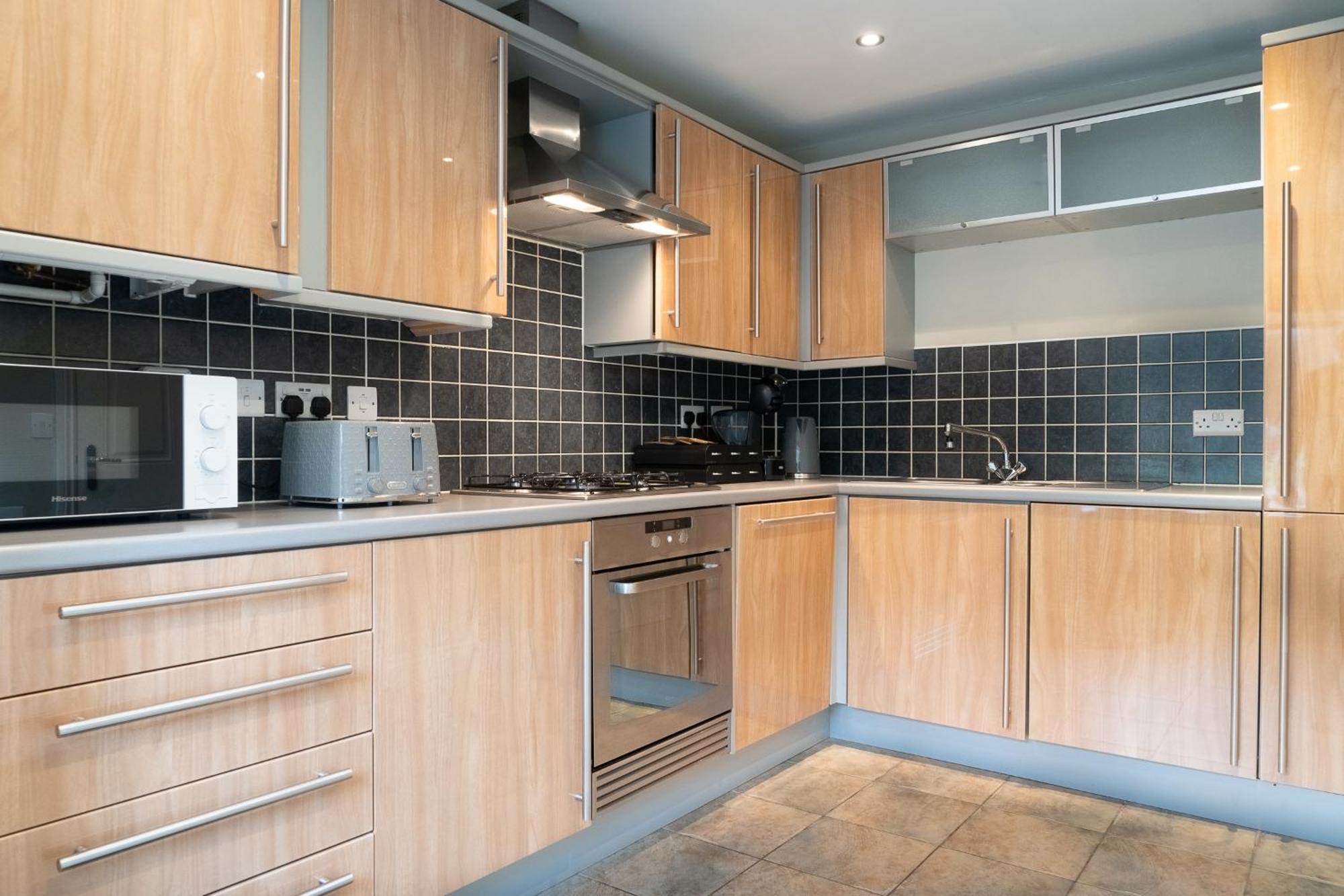 Entire 4 Bed Cosy Luxury Spacious House Χάντινγκτον Εξωτερικό φωτογραφία