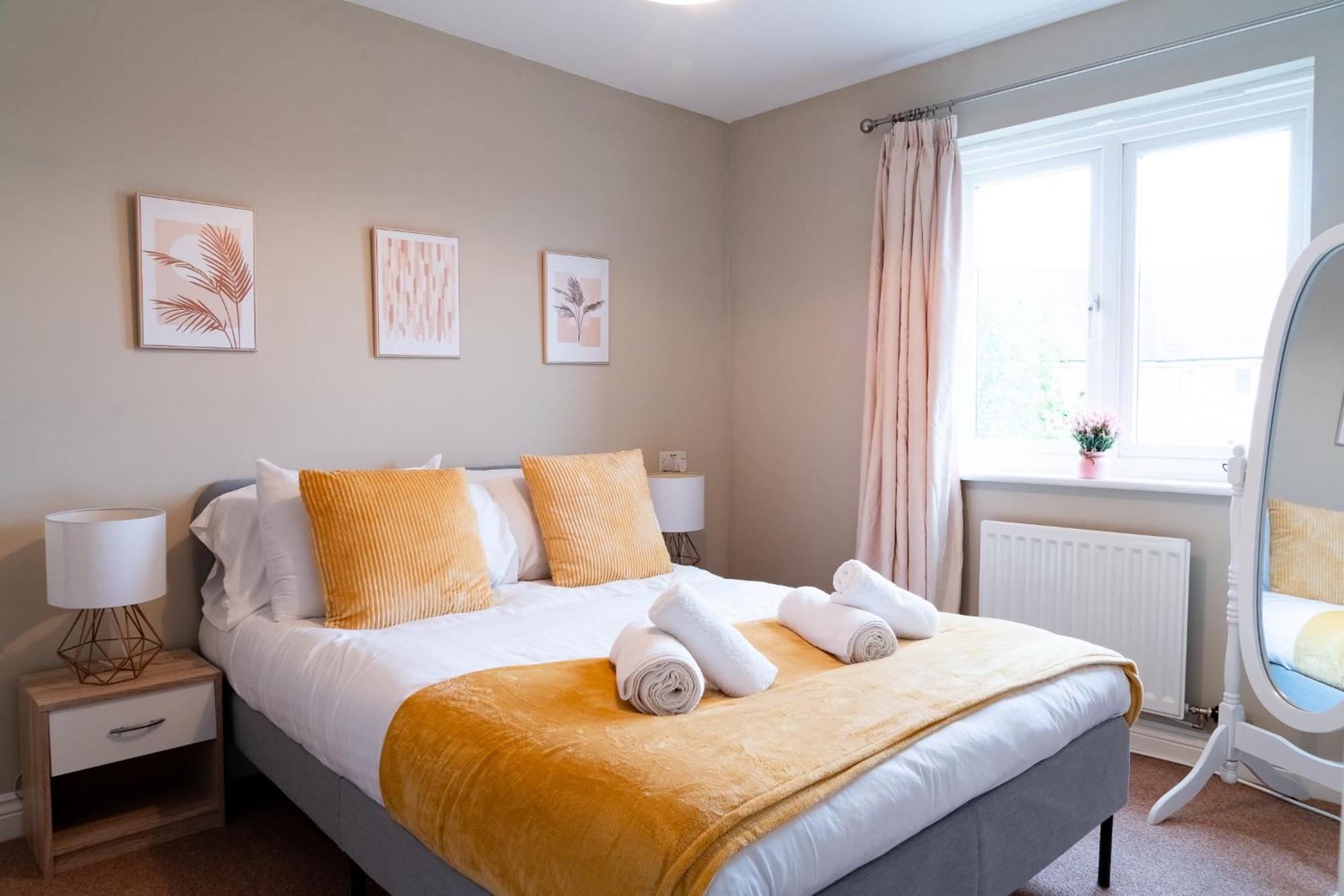 Entire 4 Bed Cosy Luxury Spacious House Χάντινγκτον Εξωτερικό φωτογραφία